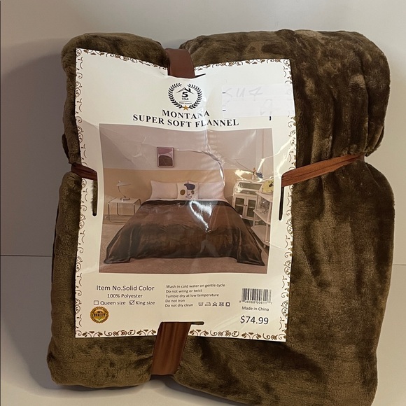5 Star Home Fashion Other - NWT MONTANA Super Soft Flannel Plush Blanket - Brown.  King size.